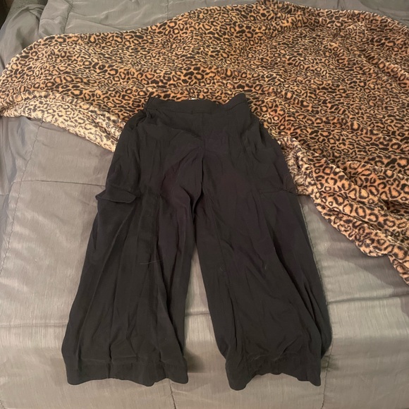 Lululemon cropped wide leg pant - Picture 3 of 5